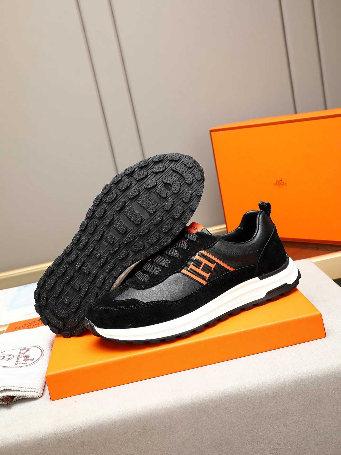 📛📛📛Men's shoes💰P420 (Hermes)🆕Men's color-blocked sneakers, with textured calfskin details. Spliced ​​with original cowhide, this shoe draws inspiration from the equestrian world, integrating technical details and practical functions. Breathable sheep lining, original combination outsole, high-end quality, and every detail is perfectly combined! Size: 38-44 (45 can be customized)